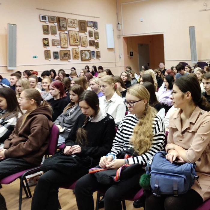 Инспектор КДН Индустриального района на встрече с первокурсниками ГБПОУ ПАПТ: о важном